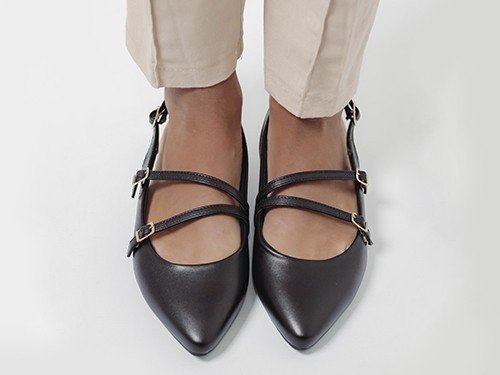 Zueco mule, de mujer, chatita con hebillas. BEIRA RIO