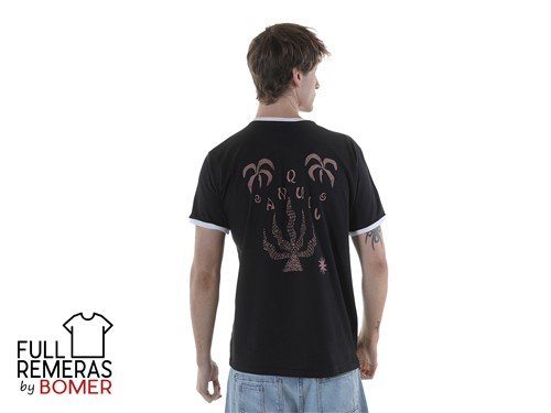 Remera manga corta estampada negra