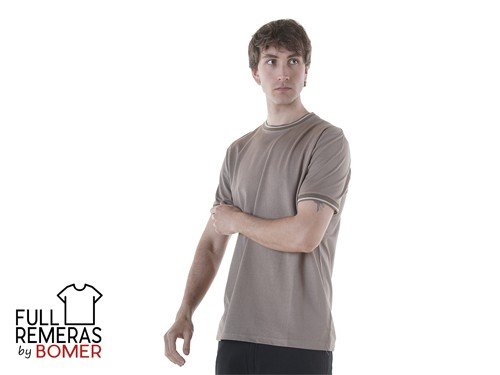 Remera tejida cuello redondo marron