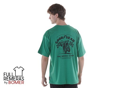 Remera oversize Good Year verde oscuro