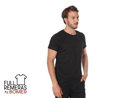 Remera básica cuello redondo negra