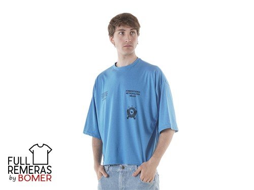 Remera boxy Metropolitan fit celeste