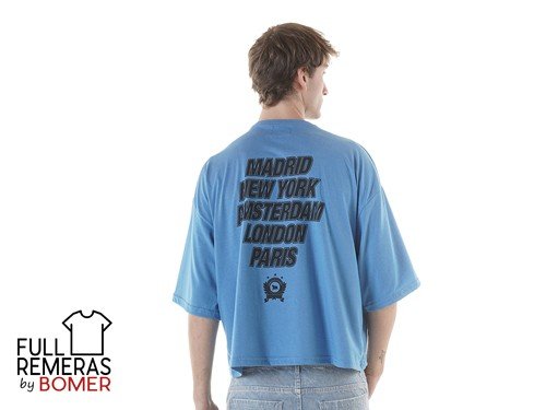 Remera boxy Metropolitan fit celeste