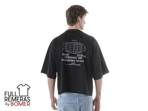 Remera boxy fit Studios negra