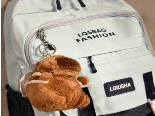 Mochila Escolar Urbana con Colgante Capibara y bolsillo oculto Mistika